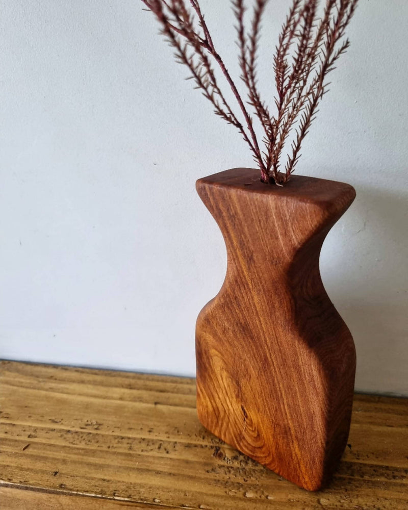 Curved Mini vase