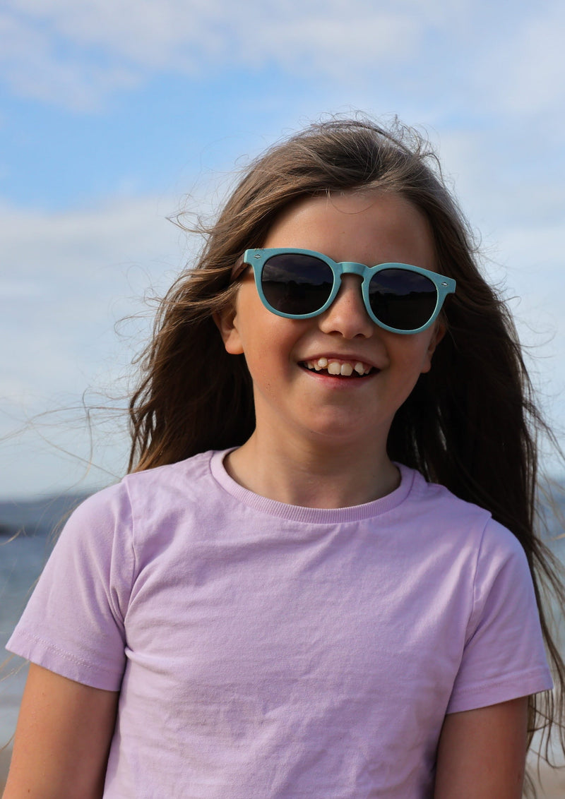 Made with a sustainable speckled wheatstraw frame with walnut wood temples, it's lightweight and comfortable. Fitted with UV400 polarised lenses. Our large child/teen/small adult frame and provides a neater fit without compromising on eye protection.