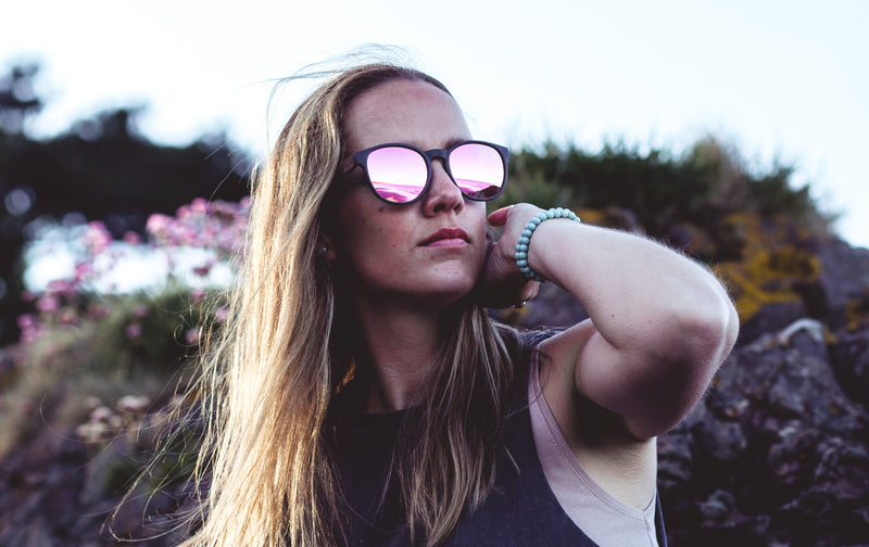 The unisex round frame made with sustainable speckled charcoal wheatstraw frame and walnut wood temples is lightweight, comfortable and eco-friendly. Fitted with UV400 polarised lenses in smoke, mirrored rose pink or mirrored emerald green, they're a stylish plastic alternative.