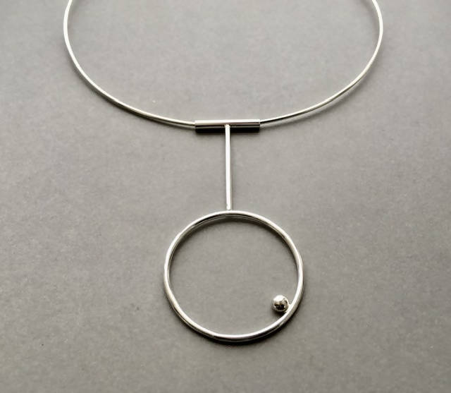 Contemporary Circle Necklet